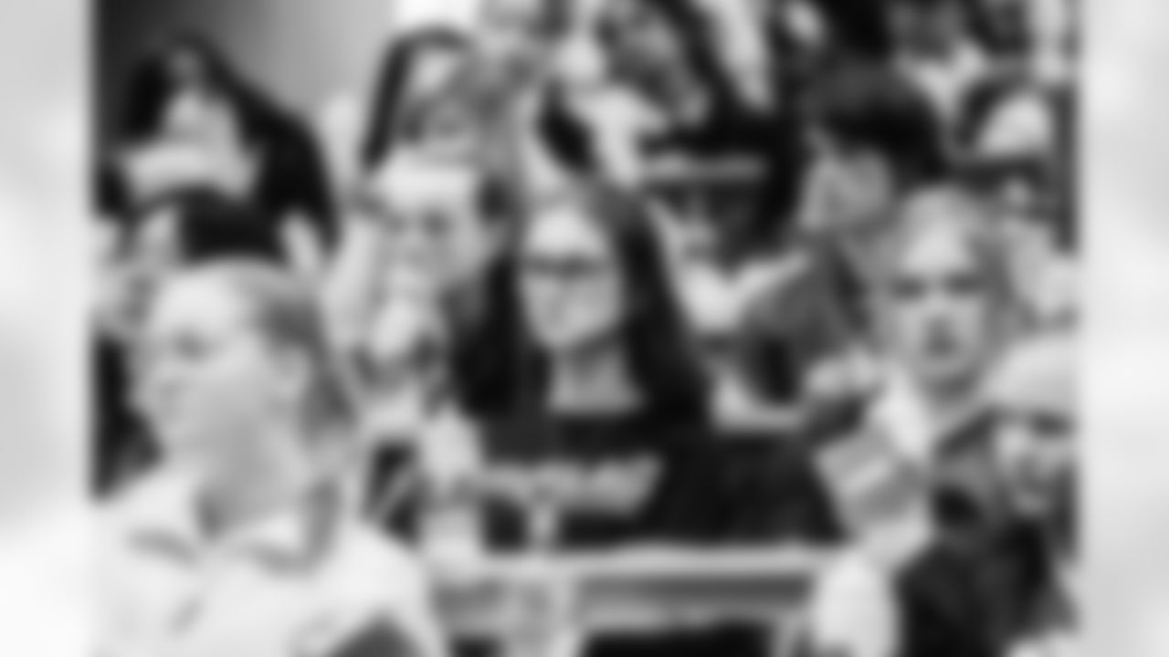 E_BEN_LUMLEY_JETS_FLAG_DUBLIN_MAR05_688