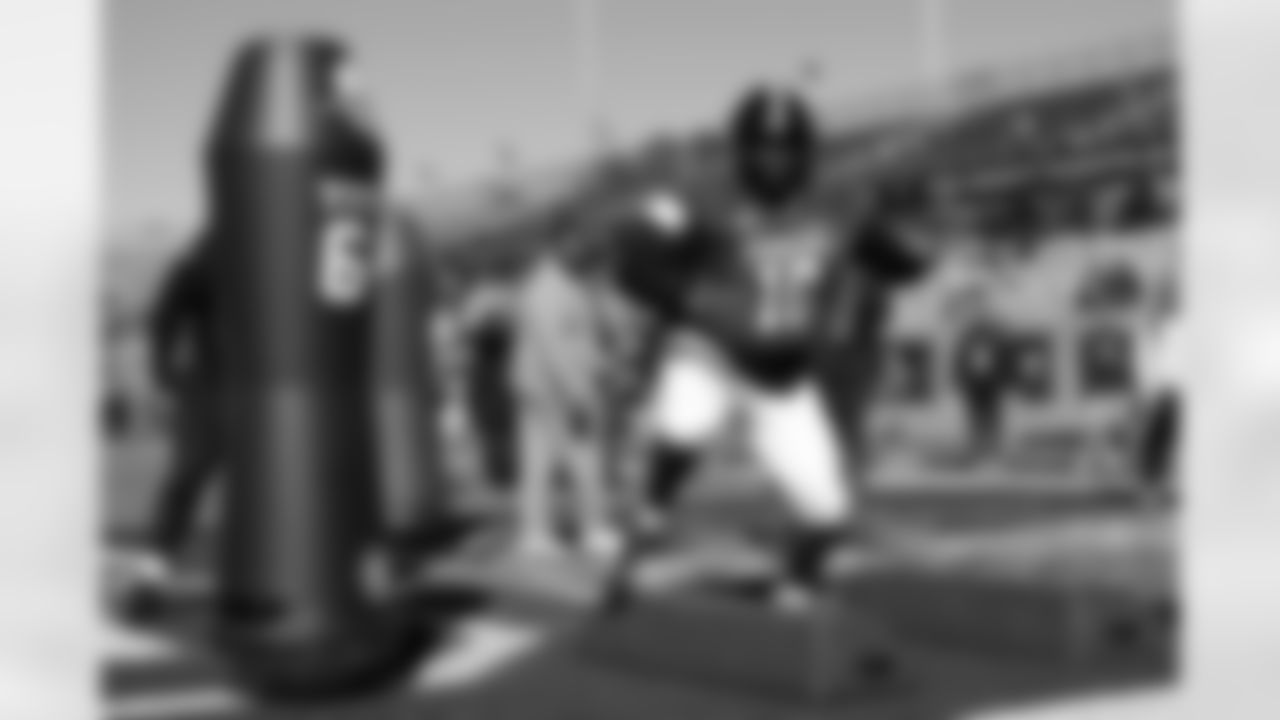 National Team defensive tackle Lee Hunter (10), of Texas Tech, runs through drills during practice for the Senior Bowl NCAA college football game Wednesday, Jan. 28, 2026, in Mobile, Ala. (AP Photo/Butch Dill)