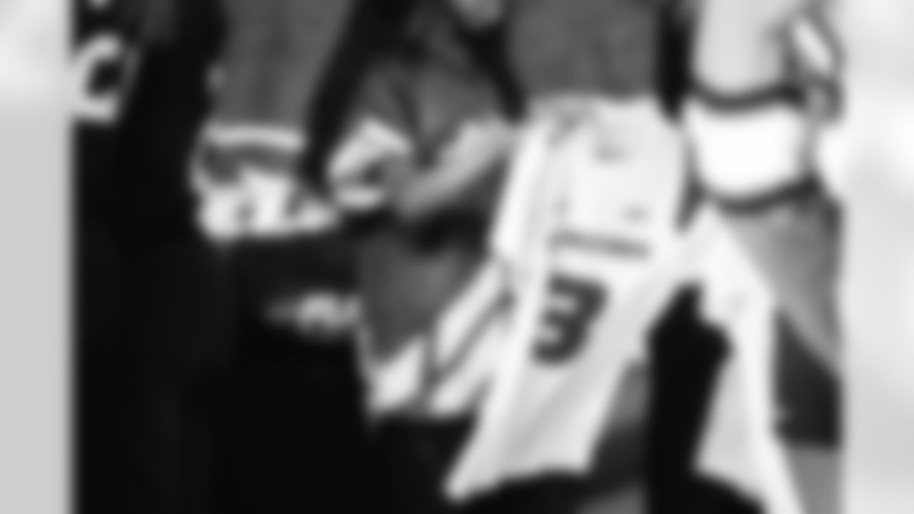 E_BEN_LUMLEY_JETS_FLAG_DUBLIN_MAR05_145