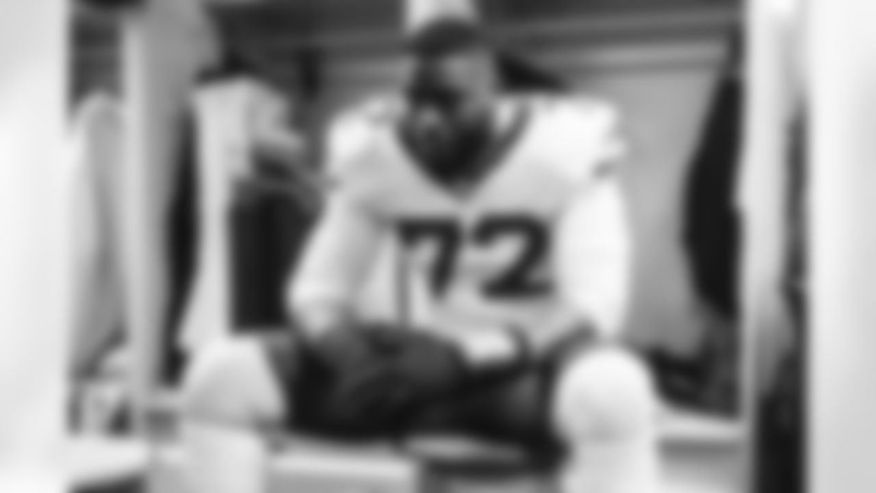 DL Micheal Clemons - 72
