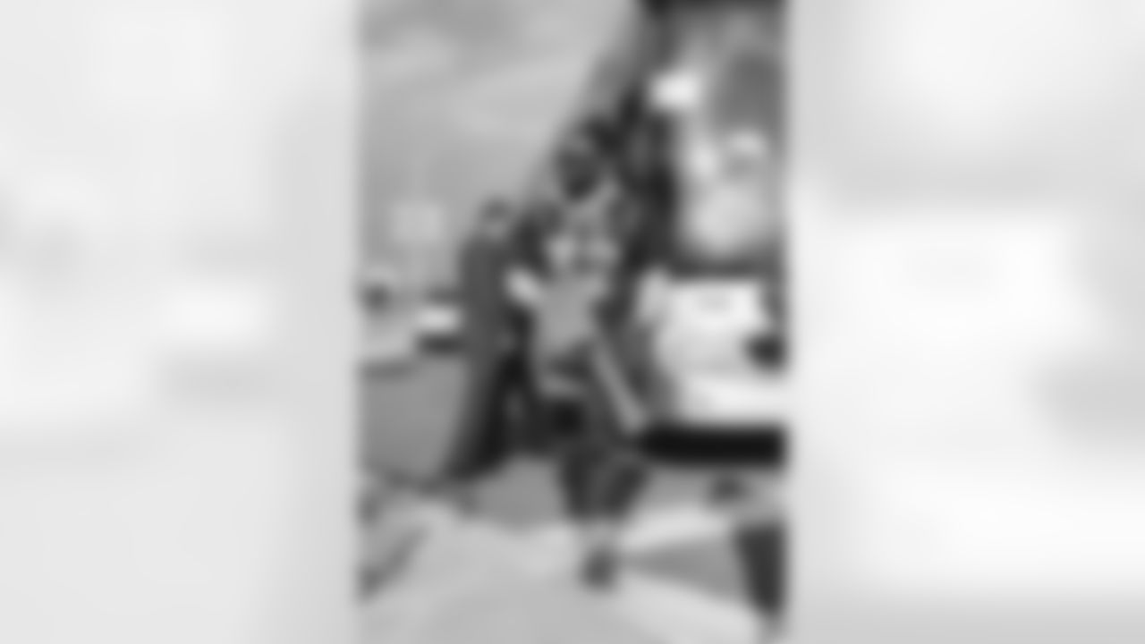 20251208-JETS VS Dolphins Full Take-11