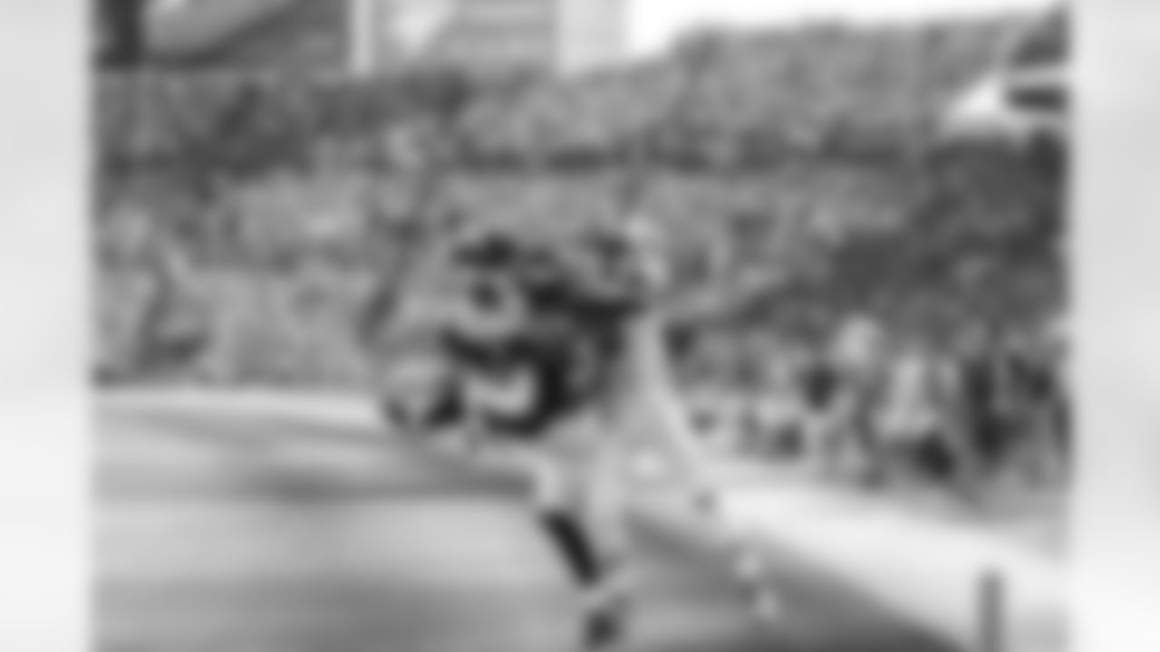E_Holmes breakup an INT