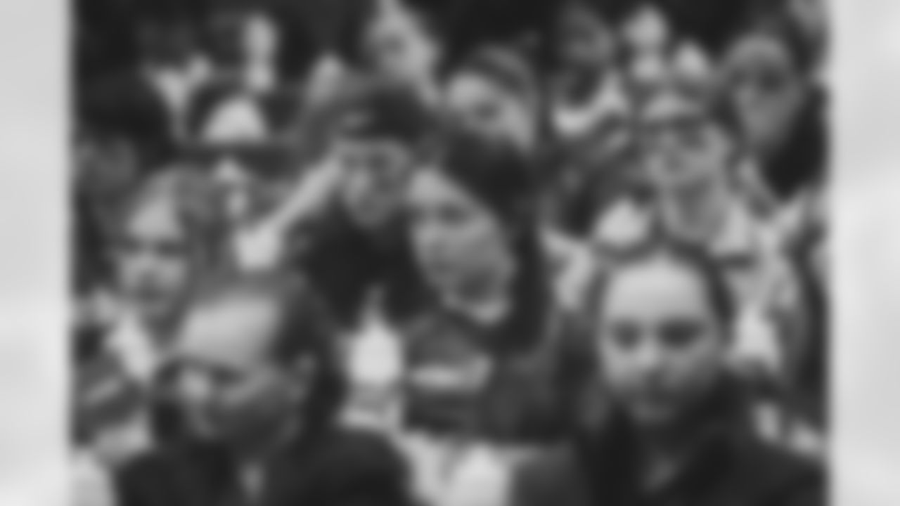 BEN_LUMLEY_JETS_FLAG_DUBLIN_MAR05_710