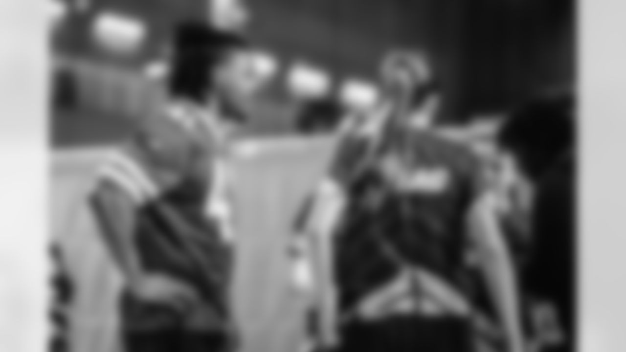 E_BEN_LUMLEY_JETS_FLAG_DUBLIN_MAR05_530