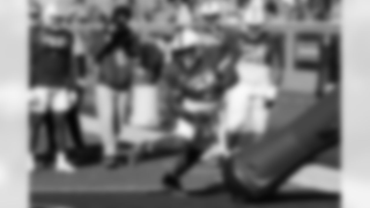 National Team defensive tackle Zane Durant (28), of Penn State, runs through drills during practice for the Senior Bowl NCAA college football game Wednesday, Jan. 28, 2026, in Mobile, Ala. (AP Photo/Butch Dill)