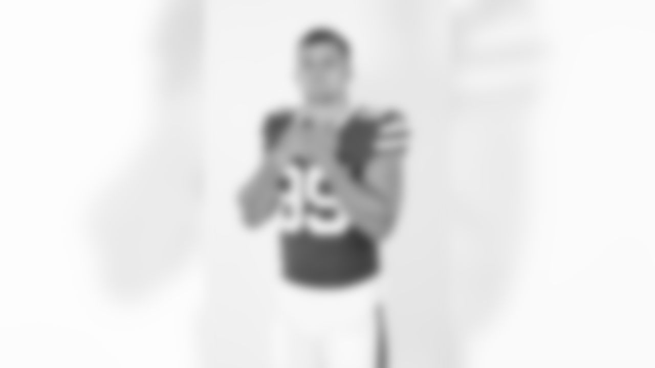 New York Jets tight end Mason Taylor (85) poses for a portrait during the NFLPA Rookie Premiere on Saturday, May 17, 2025 in Thousand Oaks, Calif. (Ben Liebenberg/NFL)