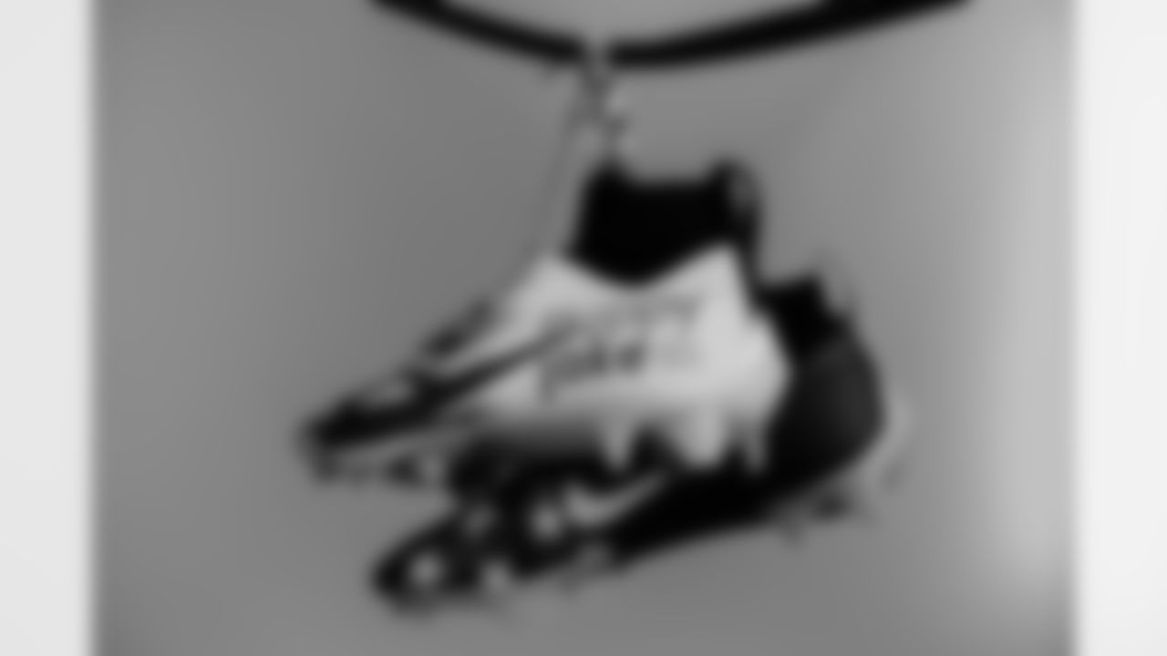 Allen Lazard - Puppy Jake Foundation