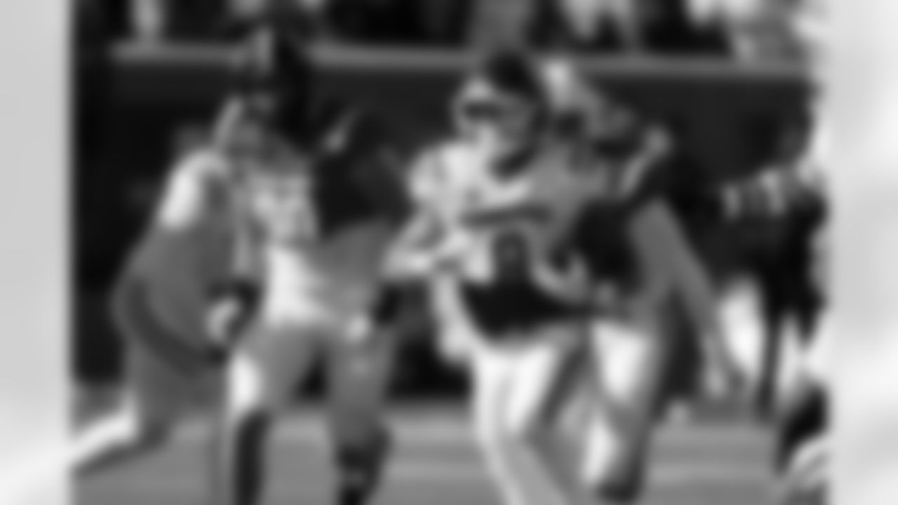 American Team running back Jaydn Ott (8), of Oklahoma, carries the ball during the first half of the Senior Bowl NCAA college football game Saturday, Jan. 31, 2026, in Mobile, Ala. (AP Photo/Butch Dill)