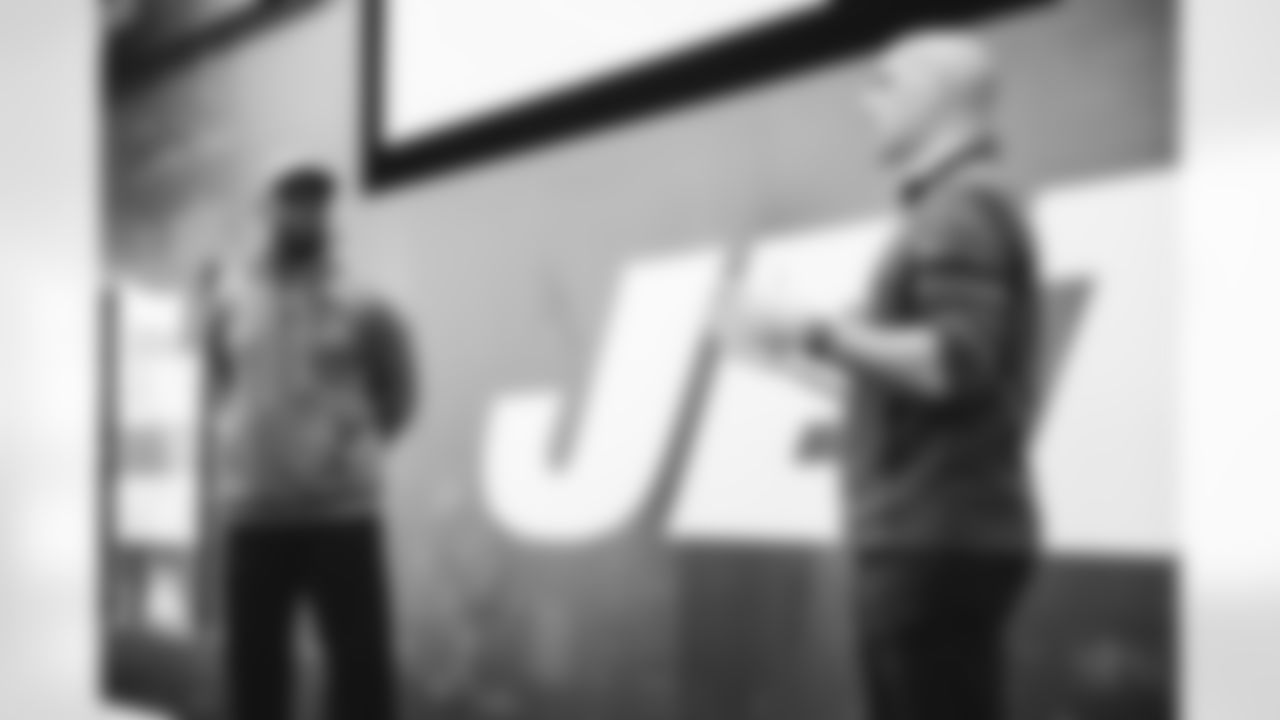 20251108-JETS Soldiers To Sidelines-34