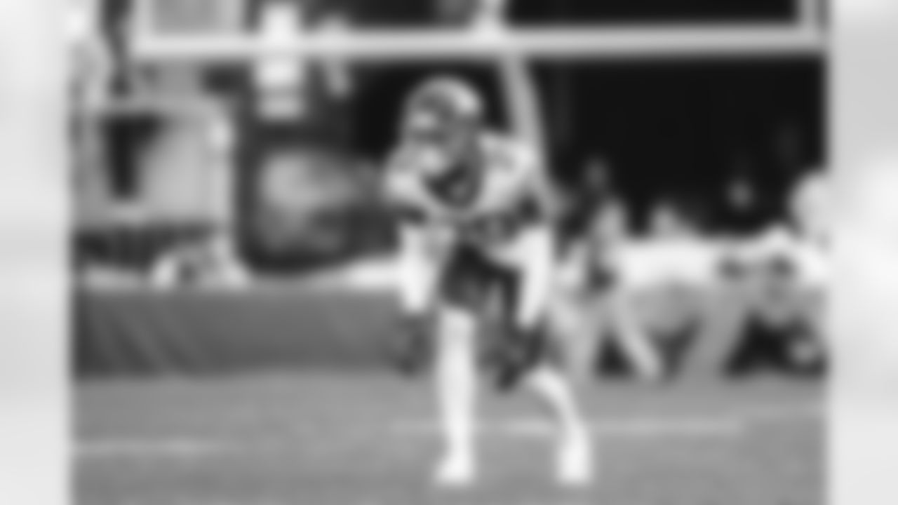 CB Jarrick Bernard-Converse - 29