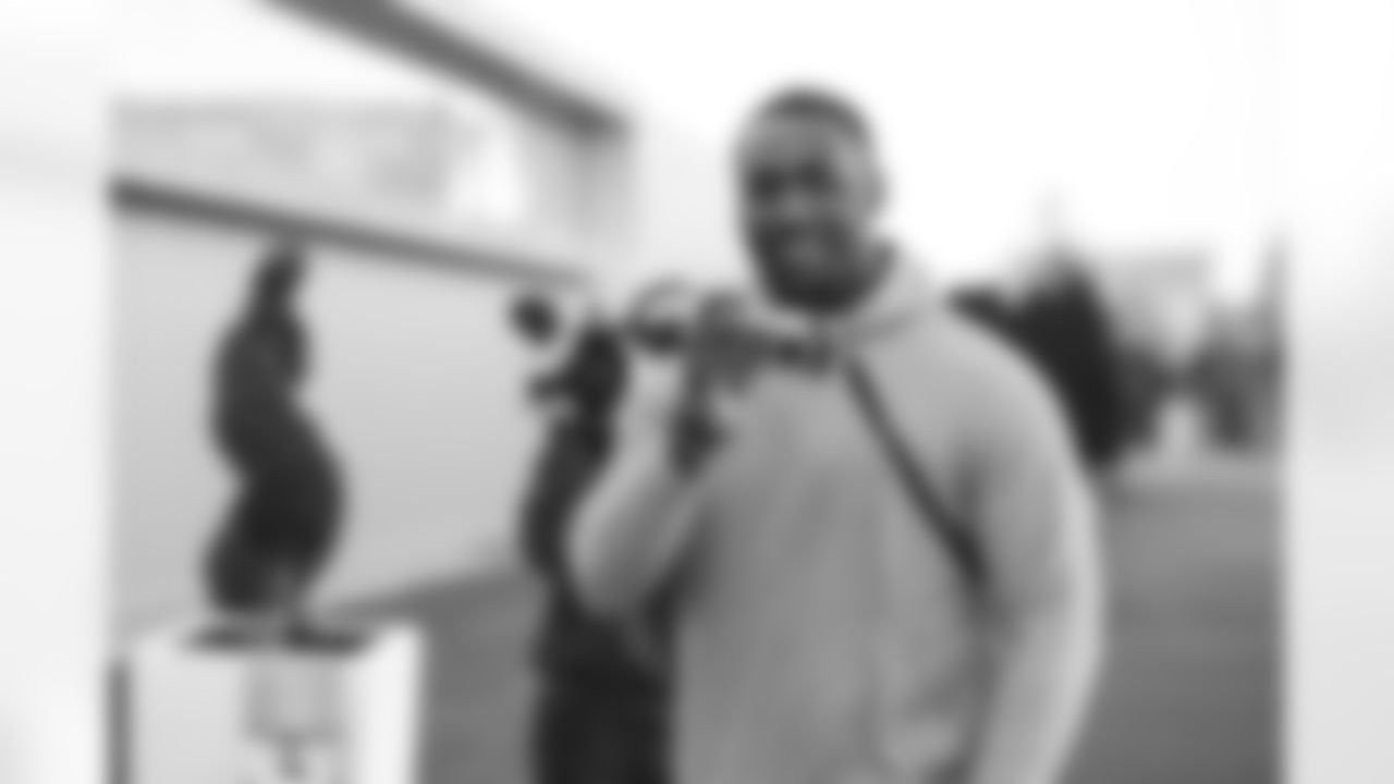 DL Jalyn Holmes