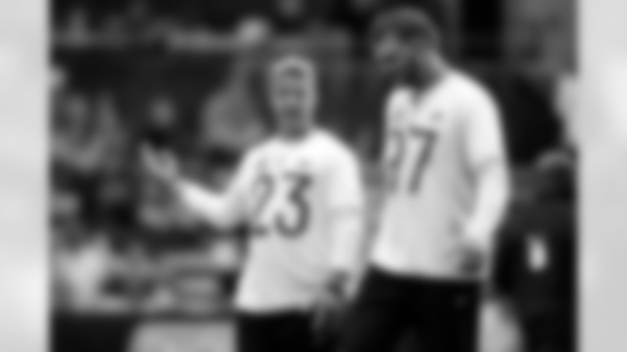 San Francisco 49ers running back Christian McCaffrey (23) and Detroit Lions defensive end Aidan Hutchinson (97) talk during the 2026 NFL Pro Bowl Games on Tuesday, Feb. 3, 2026, in San Francisco. (Doug Benc/AP Content Services for the NFL)