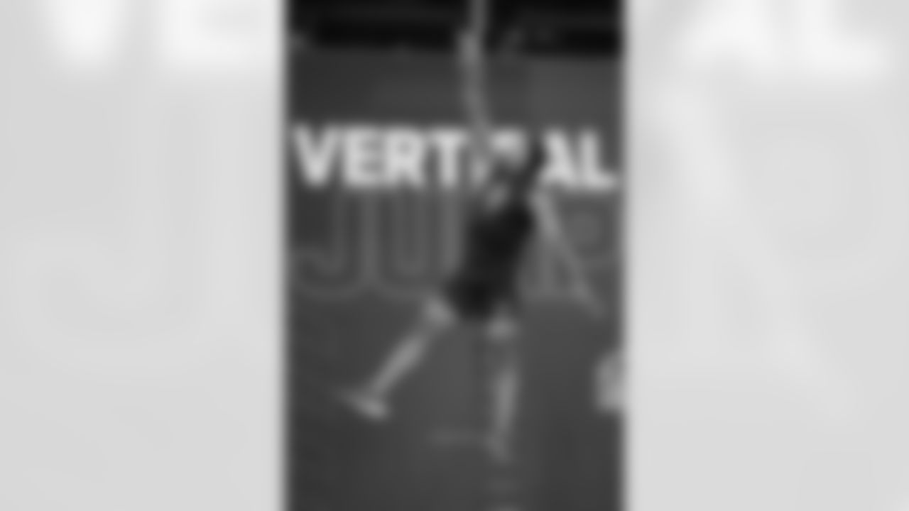 Kentucky running back Seth McGowan (12) runs a drill at the NFL football scouting combine in Indianapolis, Saturday, Feb. 28, 2026. (AP Photo/Julio Cortez)