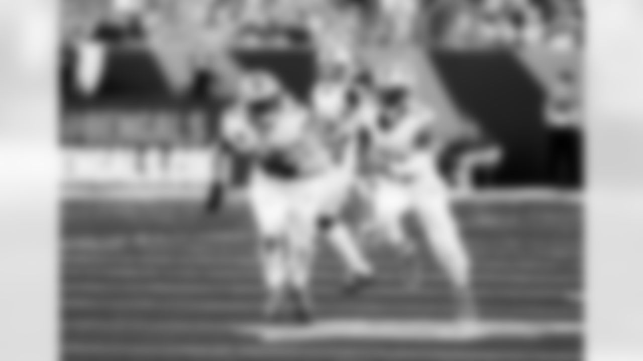 Detroit Lions linebacker Alex Anzalone (34) intercepts a pass during an NFL football game against the Cincinnati Bengals on Sunday, Oct. 5, 2025 in Cincinnati. (Jeff Nguyen/Detroit Lions via AP)
