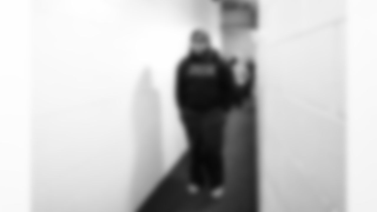 Detroit Lions defensive lineman Tyleik Williams (91) arrives to an NFL football game against the Chicago Bears on Sunday, Jan. 4, 2026 in Chicago. (Jeff Nguyen/Detroit Lions via AP)