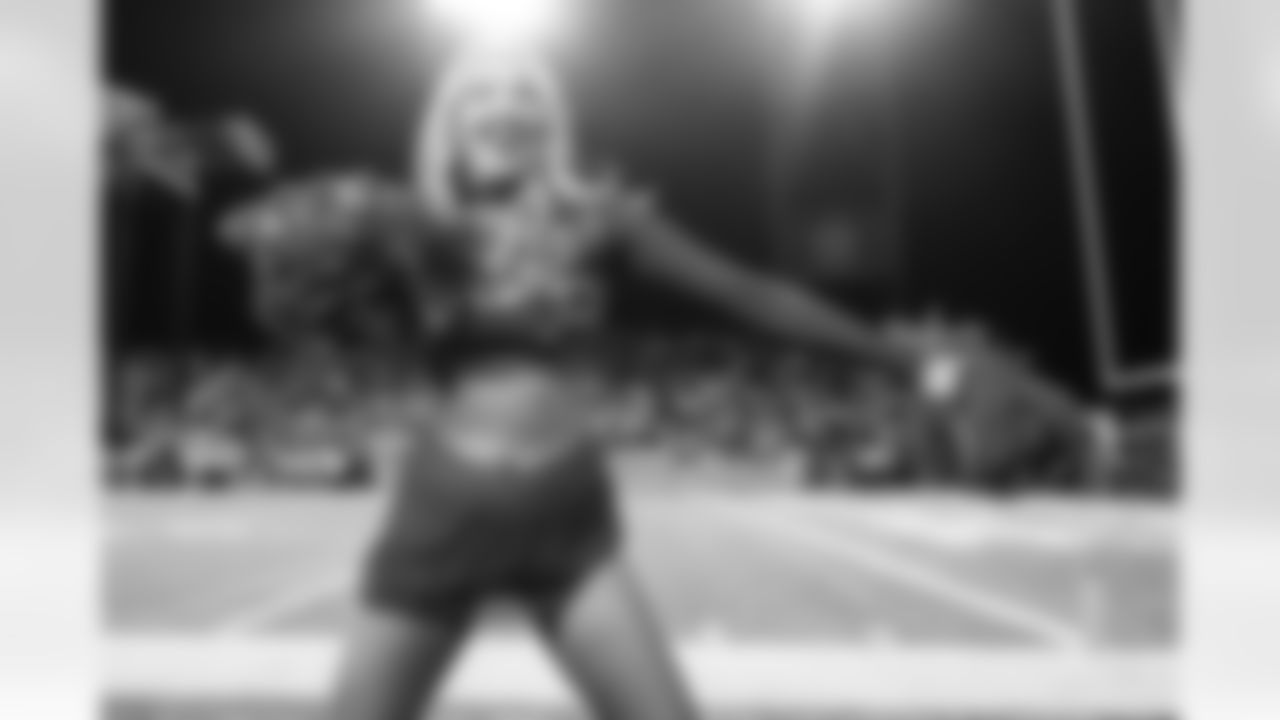 Detroit Lions Cheerleaders perform during The Hall of Fame Game at Tom Benson Hall of Fame Stadium on July 31, 2025 in Canton, Ohio. (Mike Ferdinande/Detroit Lions)