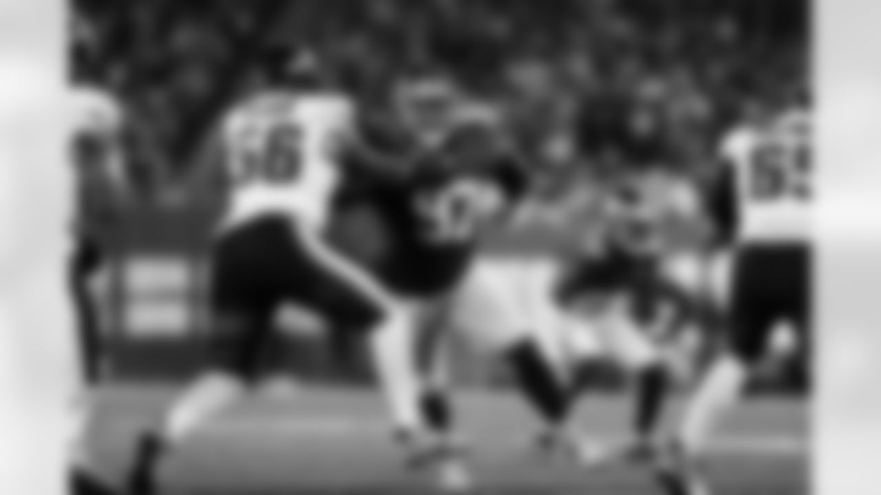 NT Dexter Lawrence II
Backed up by D.J. Davidson
(AP Photo/Aaron M. Sprecher)