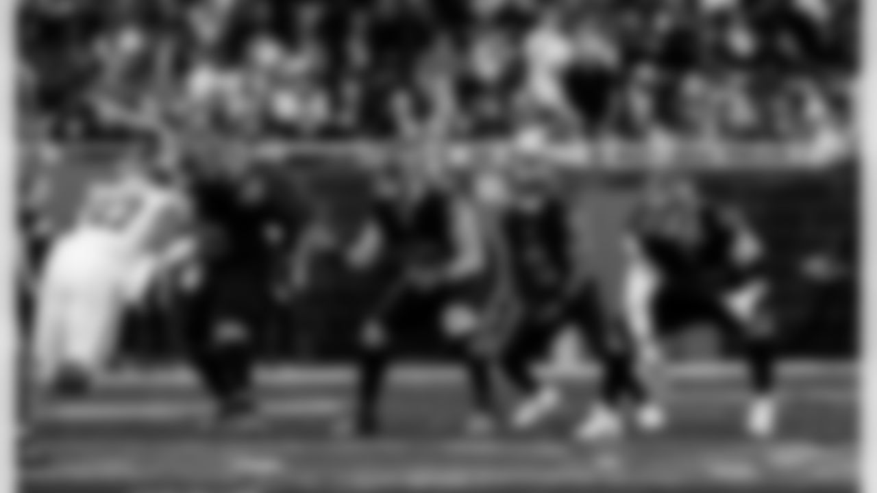 Detroit Lions tackle Penei Sewell (58), Detroit Lions offensive lineman Tate Ratledge (69), Detroit Lions running back Jahmyr Gibbs (0), and Detroit Lions offensive lineman Graham Glasgow (60) during an NFL football game against the New York Giants on Sunday, Nov. 23, 2025 in Detroit. (Jeff Nguyen/Detroit Lions via AP)