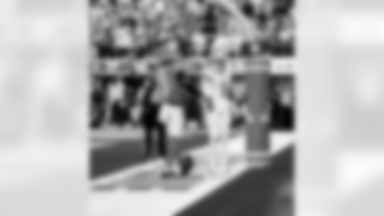 Detroit Lions wide receiver Jameson Williams (1) scores a touchdown during an NFL football game against the Los Angeles Rams on Sunday, Dec. 14, 2025 in Inglewood, Calif. (Jeff Nguyen/Detroit Lions via AP)