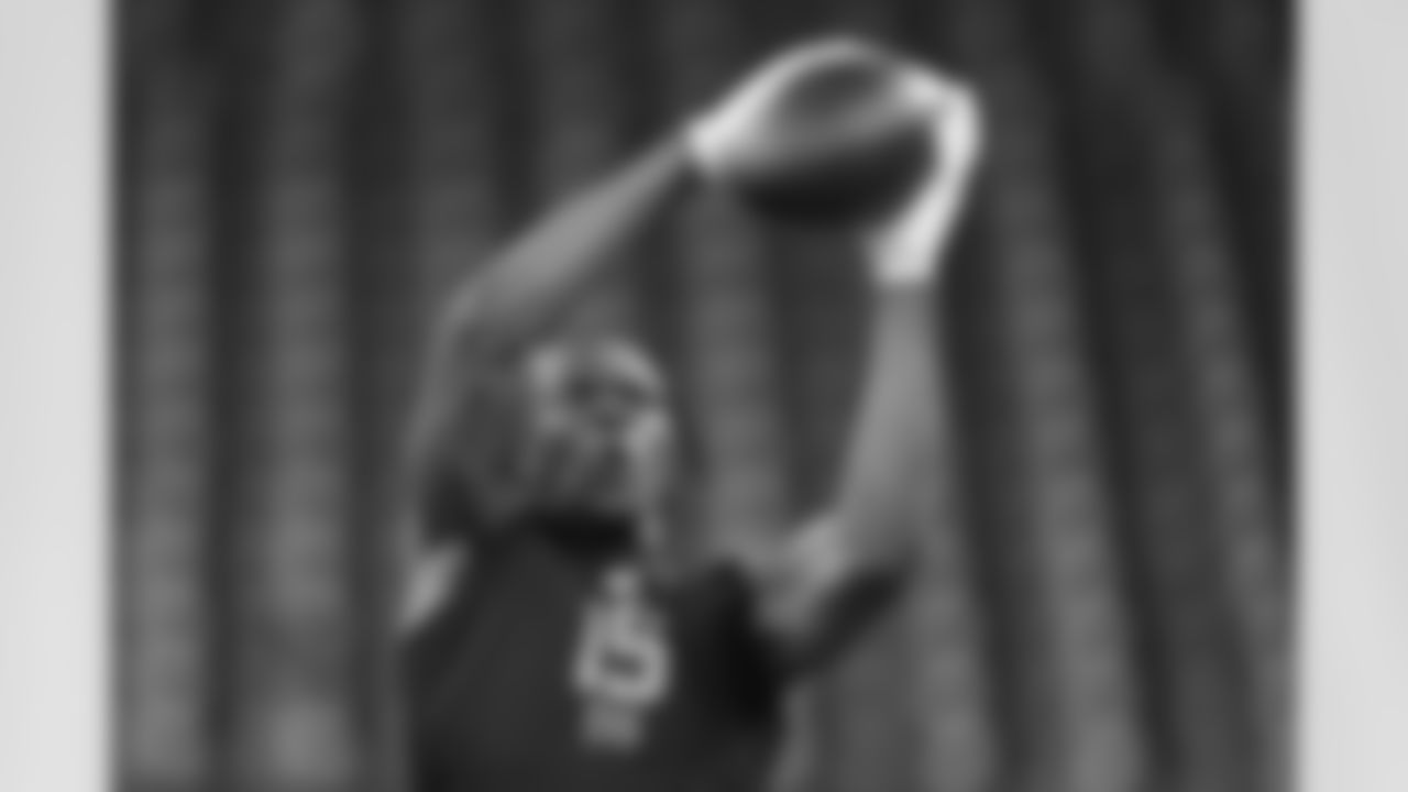 Ohio State defensive back Davison Igbinosun (15) runs a drill at the NFL football scouting combine in Indianapolis, Friday, Feb. 27, 2026. (AP Photo/Michael Conroy)