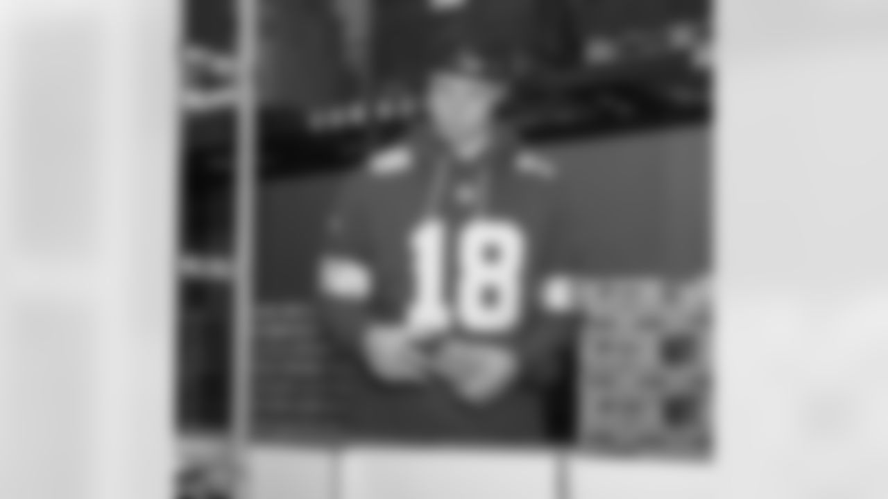 Detroit Lions wide receiver Isaac TeSlaa (18) packing boxes during a Thanksgiving meal packing event at Gleaners Community Food Bank on Nov. 11, 2025 in Taylor, Mich. (Izzy Rincon/Detroit Lions)