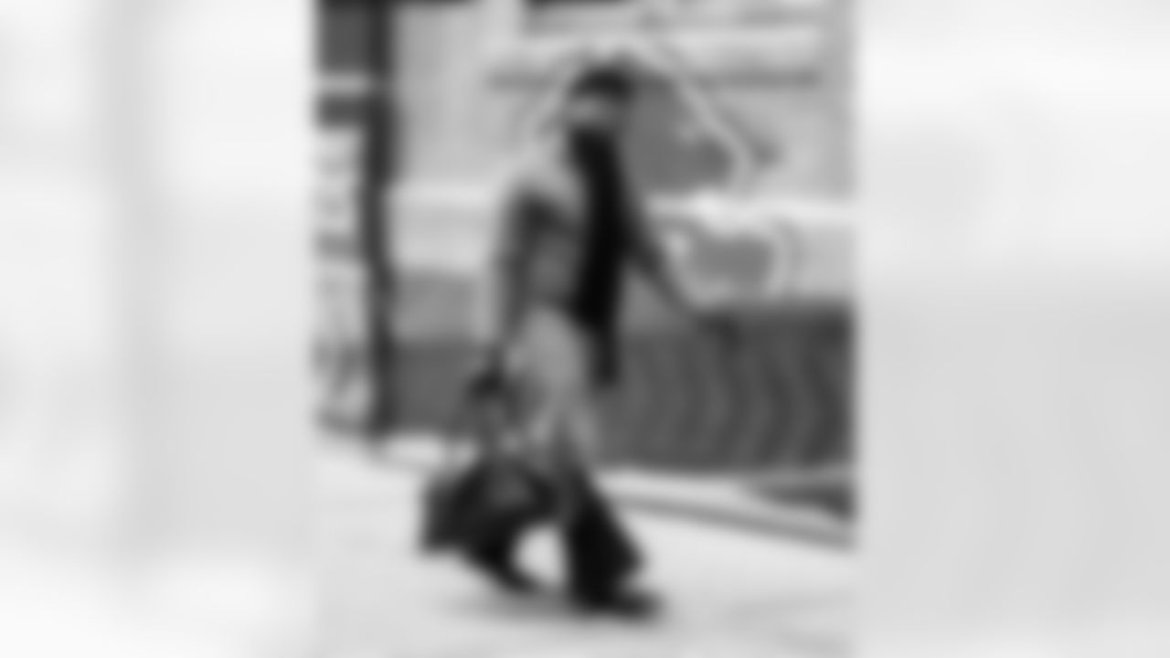 Detroit Lions running back David Montgomery (5) arrives to an NFL football game against the Pittsburgh Steelers on Sunday, Dec. 21, 2025 in Detroit. (Jeff Nguyen/Detroit Lions via AP)