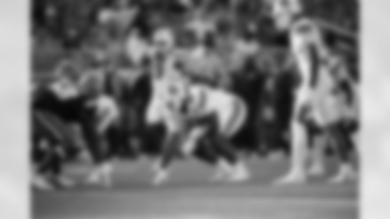 South Carolina DL Nick Barrett (93)