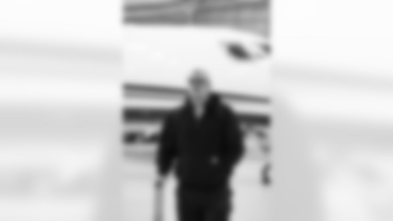 Detroit Lions offensive lineman Tate Ratledge (69) travels to Los Angeles on Nov. 13, 2025. (Jeff Nguyen/Detroit Lions via AP)