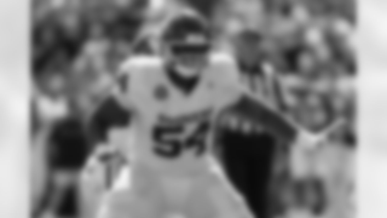 Oklahoma OL Febechi Nwaiwu (54)