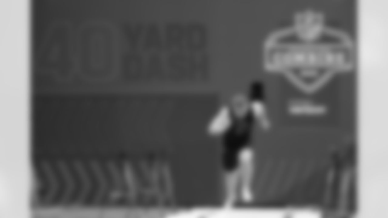 Michigan defensive lineman Aidan Hutchinson (31) runs the 40-yard dash at the NFL football scouting combine, Saturday, March 5, 2022 in Indianapolis. (Ben Liebenberg via AP)