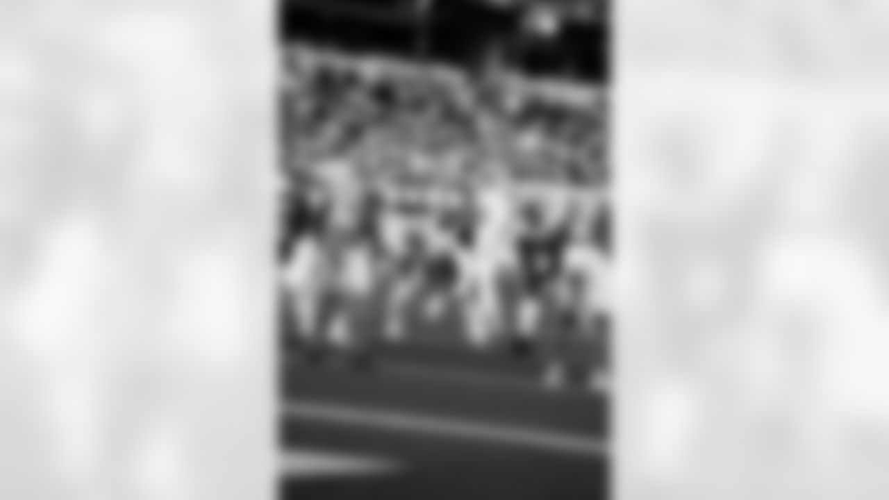 Detroit Lions offensive lineman Miles Frazier (71) during an NFL football game against the Los Angeles Rams on Sunday, Dec. 14, 2025 in Inglewood, Calif. (Jeff Nguyen/Detroit Lions via AP)