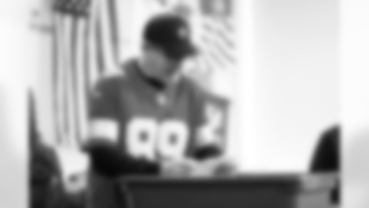 Lions Legend Jeff Chadwick (89) handing out presents during the Presents from the Pride event at Detroit Lions Academy on Dec. 16, 2025 in Detroit. (Izzy Rincon/Detroit Lions)