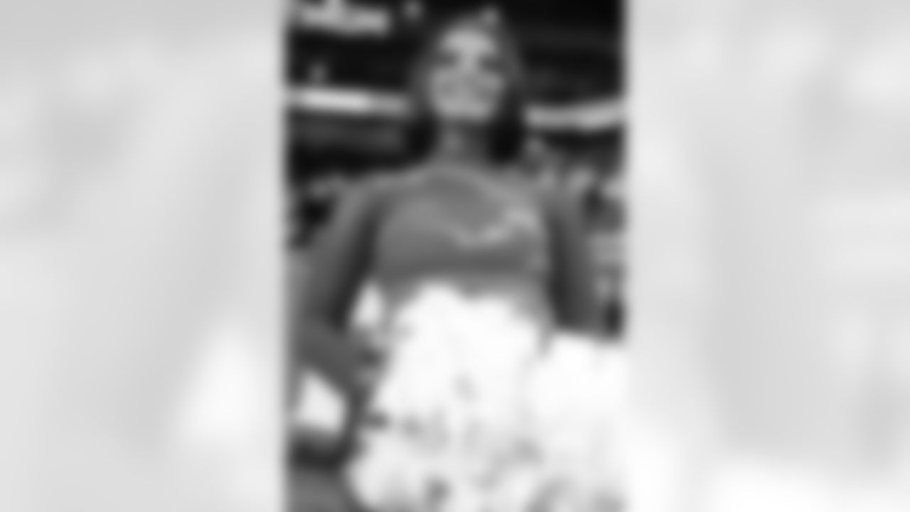 A Detroit Lions Cheerleader performs during an NFL football game against the Minnesota Vikings on Sunday, Nov. 2, 2025 in Detroit. (Mike Ferdinande/Detroit Lions)