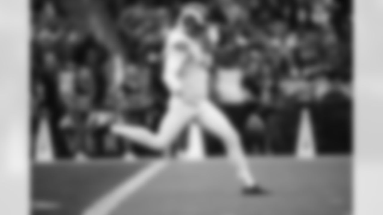 P/H Ethan Evans
(AP Photo/Nick Wass)