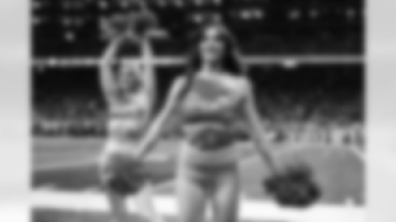 Detroit Lions Cheerleaders perform during an NFL football game against the Pittsburgh Steelers on Sunday, Dec. 21, 2025 in Detroit. (Mike Ferdinande/Detroit Lions)