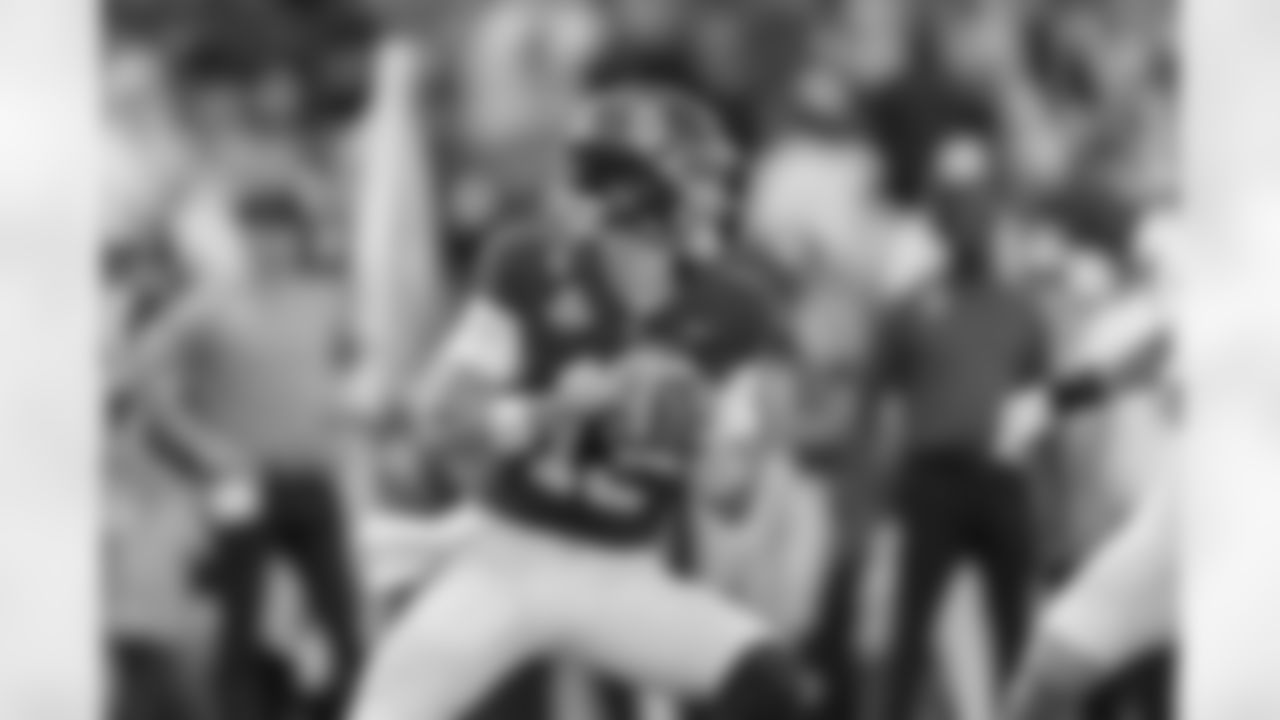 Alabama QB Ty Simpson (15)