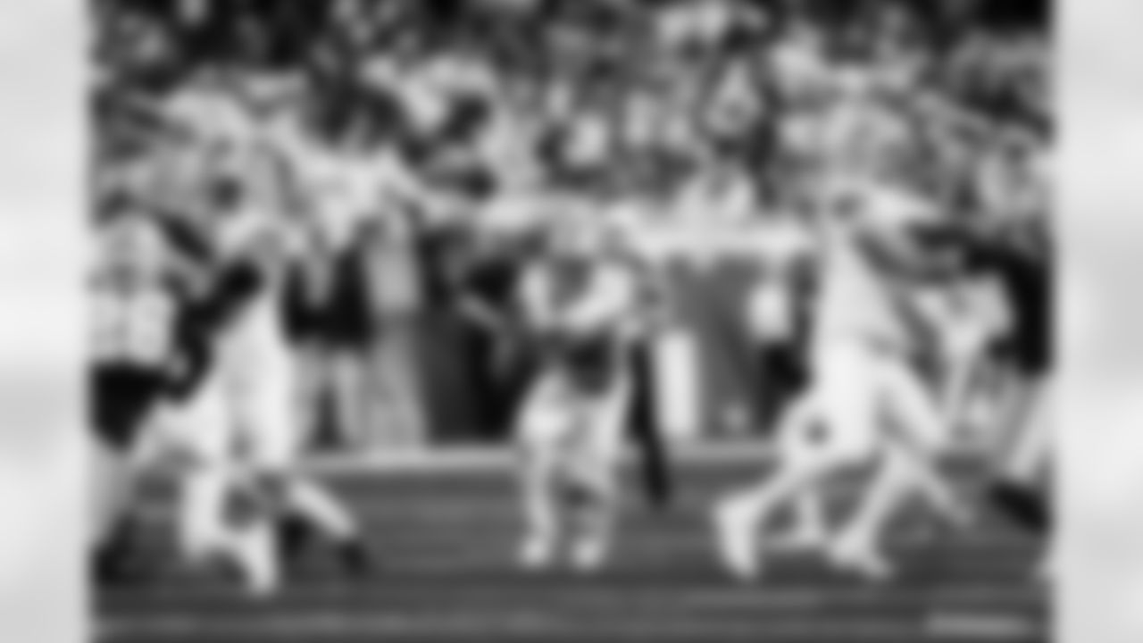 Detroit Lions tackle Taylor Decker (68), Detroit Lions running back David Montgomery (5), and Detroit Lions tackle Dan Skipper (70) during an NFL football game against the Dallas Cowboys on Thursday, Dec. 4, 2025 in Detroit. (Jeff Nguyen/Detroit Lions via AP)