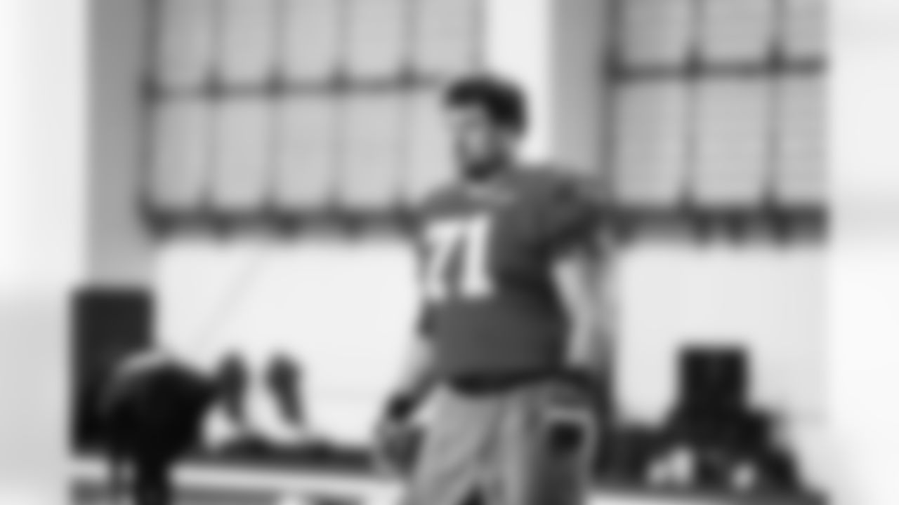 Detroit Lions guard Kevin Zeitler (71) during practice at the Meijer Performance Center in Allen Park, MI on January 2, 2025. (Jeff Nguyen/Detroit Lions)