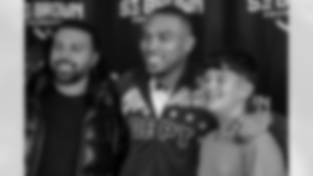 Detroit Lions wide receiver Amon-Ra St. Brown (14) with guests during a Strike for Literacy event at Five Iron Golf on Nov. 3, 2025 in Detroit.(Carl Jones II/Detroit Lions)