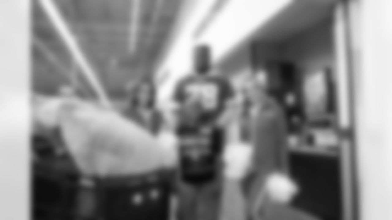 Detroit Lions defensive lineman Tyler Lacy (78), Detroit Lions Cheerleaders and a participant pose for a photo during Shop with a Lion at Meijer on Dec. 8, 2025 in Detroit. (Izzy Rincon/Detroit Lions)