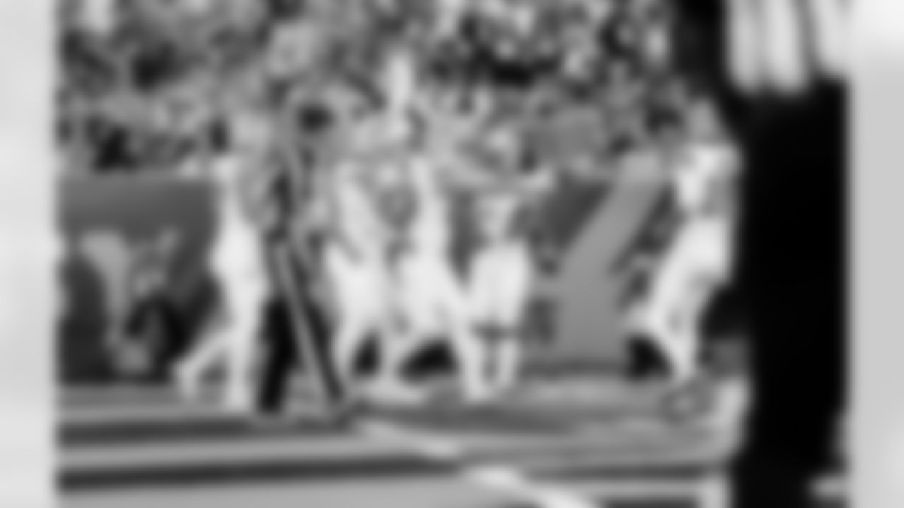 Detroit Lions tight end Sam LaPorta (87), Detroit Lions wide receiver Amon-Ra St. Brown (14), Detroit Lions tight end Brock Wright (89), and Detroit Lions running back David Montgomery (5) celebrate after a touchdown during an NFL football game against the Cincinnati Bengals on Sunday, Oct. 5, 2025 in Cincinnati. (Jeff Nguyen/Detroit Lions via AP)