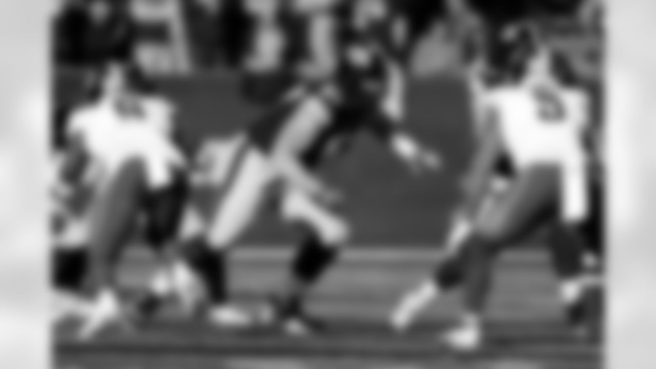 Iowa OT Gennings Dunker (67)