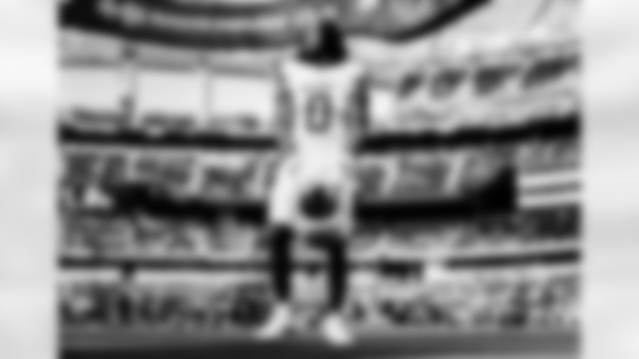 Detroit Lions running back Jahmyr Gibbs (0) before an NFL football game against the Los Angeles Rams on Sunday, Dec. 14, 2025 in Inglewood, Calif. (Jeff Nguyen/Detroit Lions via AP)