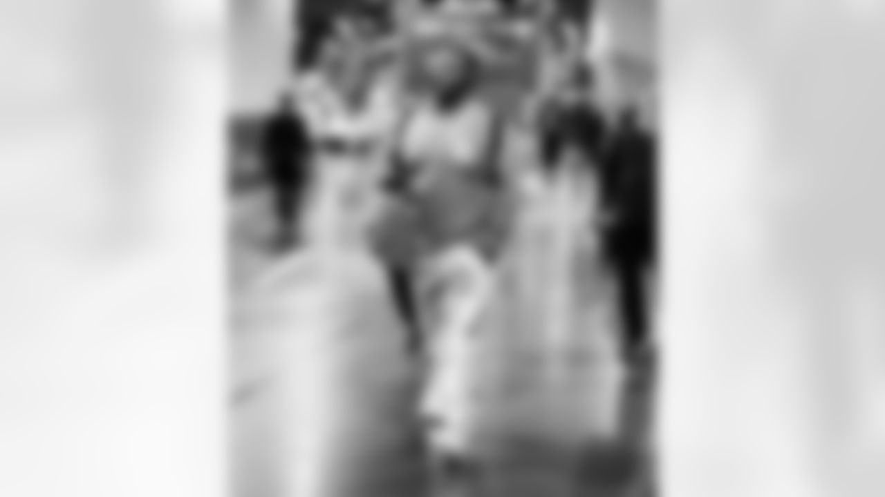 Detroit Lions defensive lineman DJ Reader (98) arrives to an NFL football game against the Los Angeles Rams on Sunday, Dec. 14, 2025 in Inglewood, Calif. (Jeff Nguyen/Detroit Lions via AP)