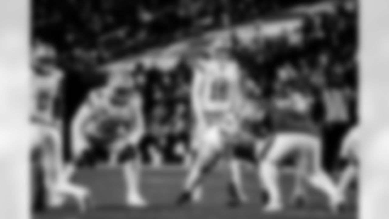 Detroit Lions tackle Penei Sewell (58), Detroit Lions quarterback Jared Goff (16), Detroit Lions offensive lineman Tate Ratledge (69), during an NFL football game against the Philadelphia Eagles on Sunday, Nov. 16, 2025 in Philadelphia. (Jeff Nguyen/Detroit Lions via AP)