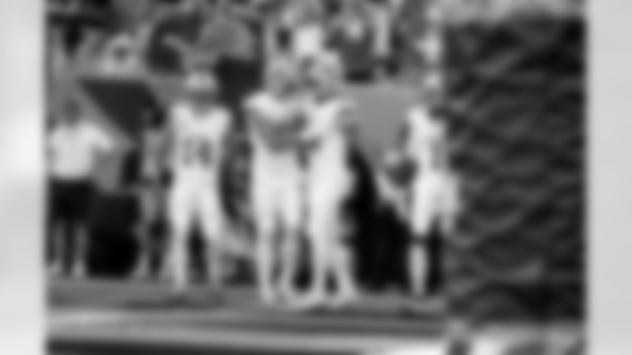 Detroit Lions tight end Brock Wright (89) and Detroit Lions tight end Sam LaPorta (87) celebrate after a touchdown during an NFL football game against the Cincinnati Bengals on Sunday, Oct. 5, 2025 in Cincinnati. (Jeff Nguyen/Detroit Lions via AP)