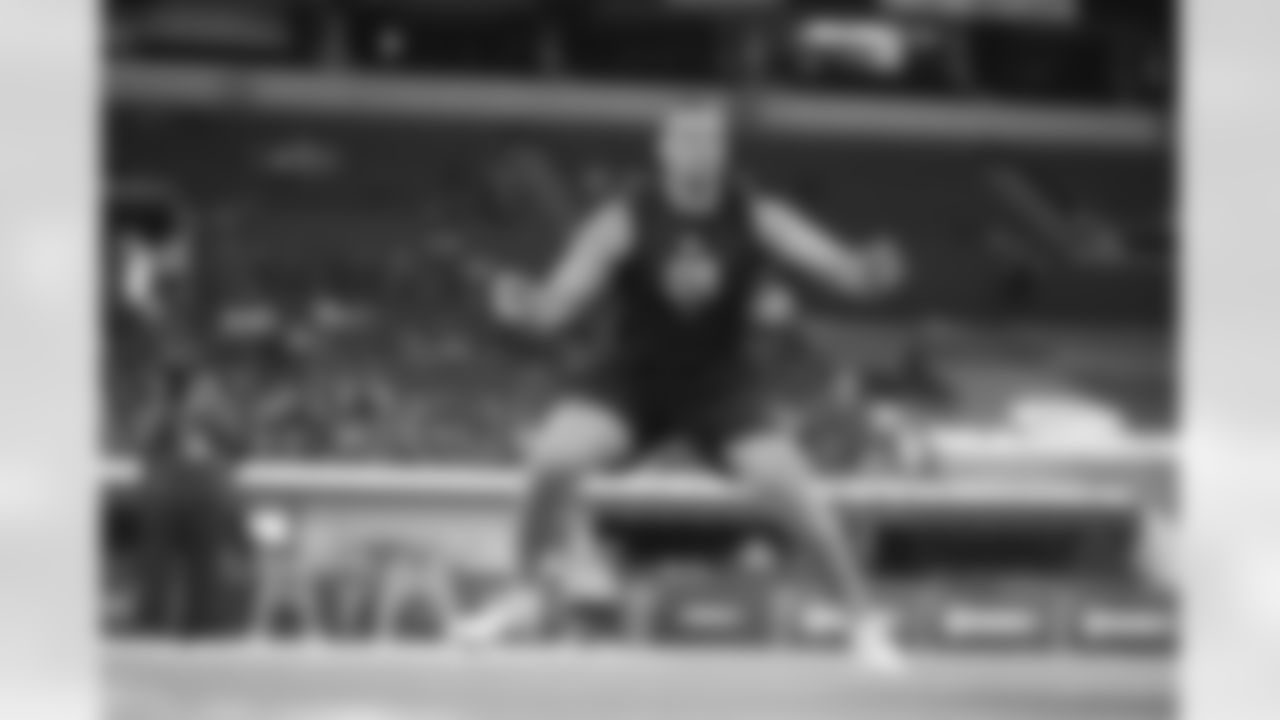 Memphis offensive lineman Travis Burke (09) runs the 40-yard dash at the NFL football scouting combine in Indianapolis, Sunday, March 1, 2026. (AP Photo/Michael Conroy)