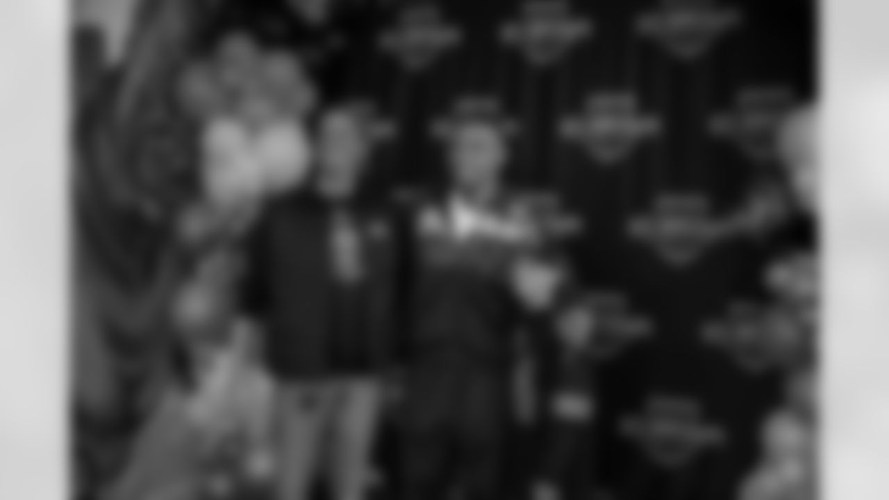 Detroit Lions wide receiver Amon-Ra St. Brown (14) and guests during a Strike for Literacy event at Five Iron Golf on Nov. 3, 2025 in Detroit.(Carl Jones II/Detroit Lions)