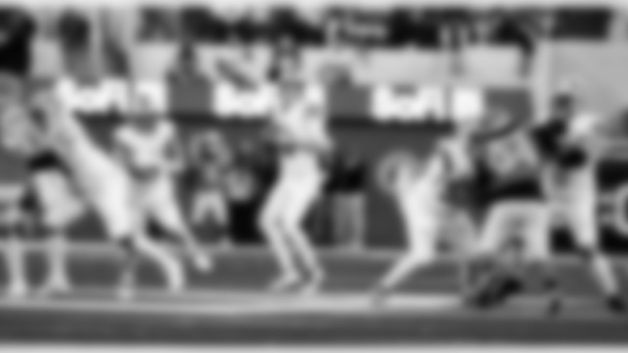 Detroit Lions offensive lineman Graham Glasgow (60), Detroit Lions running back David Montgomery (5), Detroit Lions quarterback Jared Goff (16), Detroit Lions offensive lineman Trystan Colon (57), and Detroit Lions tackle Taylor Decker (68) during an NFL football game against the Los Angeles Rams on Sunday, Dec. 14, 2025 in Inglewood, Calif. (Jeff Nguyen/Detroit Lions via AP)