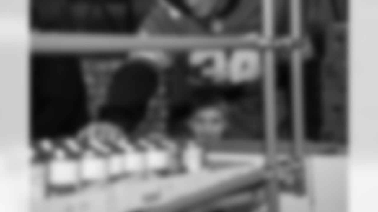 Cooper Anzalone packing boxes during a Thanksgiving meal packing event at Gleaners Community Food Bank on Nov. 11, 2025 in Taylor, Mich. (Izzy Rincon/Detroit Lions)